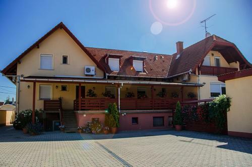 Hostal Arany Patk� Panzi� & �tterem