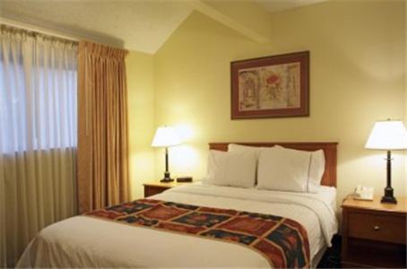 Hotel Hawthorn Suites - Fort Wayne