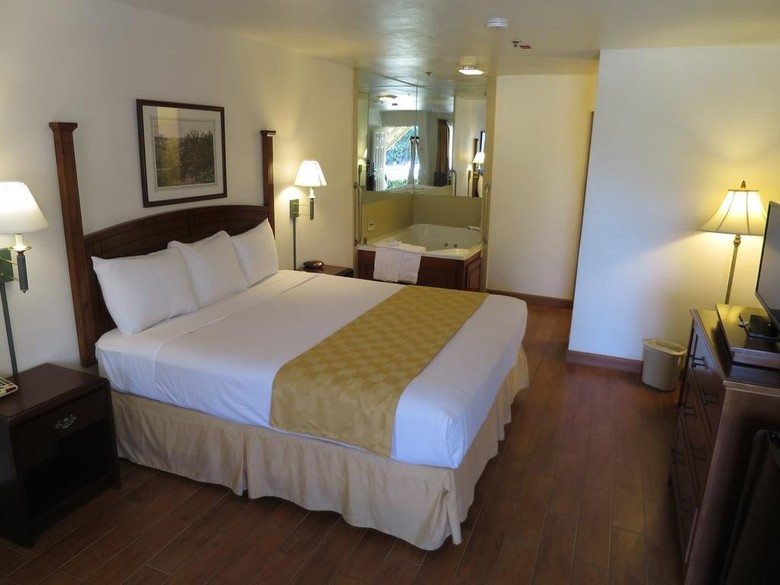 Hotel Country Inn Ontario