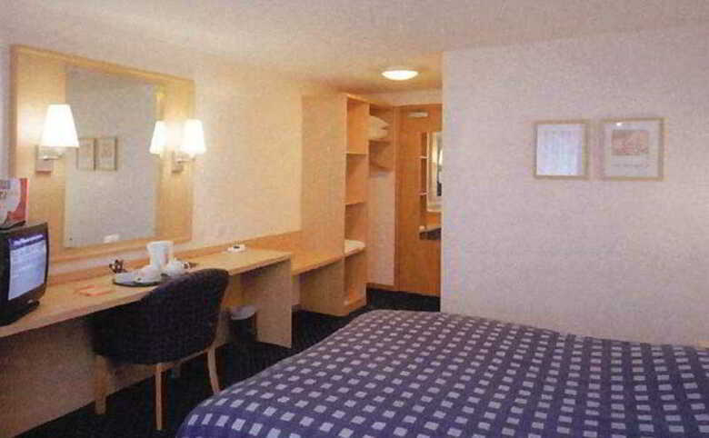 Travelodge Belfast Central Hotel