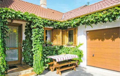Holiday Home Toldi U-keszthely