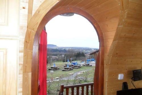 Agroturismo Le Chalet Du Chemin Et Sa Roulotte