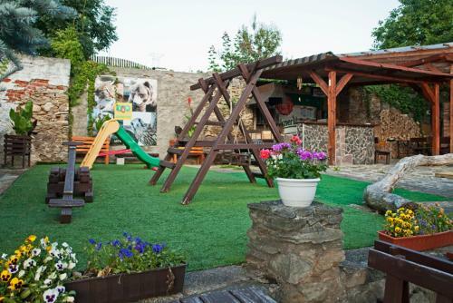 Hostal Restaurant Pension L-club