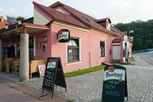 Hostal Restaurant Pension L-club