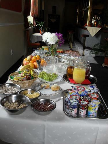 Hostal Restaurant Pension L-club
