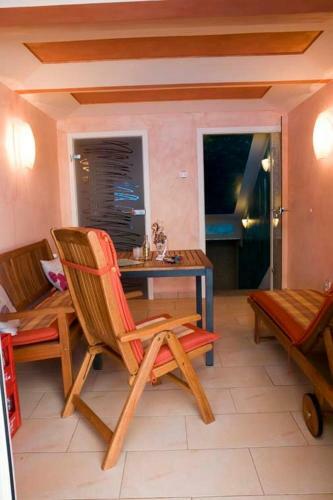 Hostal Restaurant Pension L-club