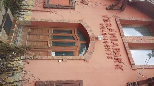 Hostal Ker�miapark Guesthaus