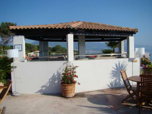 Hotel H�tel Pineto