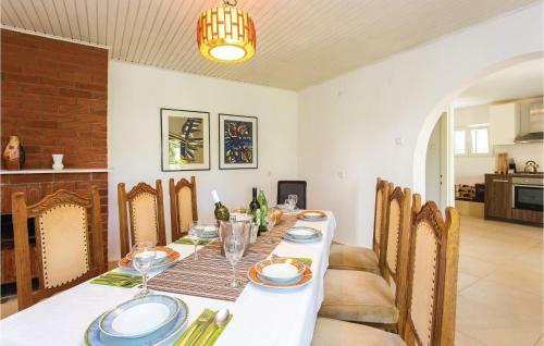 Holiday Home Ive Milcetica Matina Cr