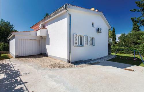 Holiday Home Ive Milcetica Matina Cr