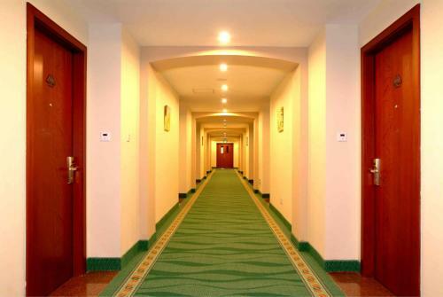 Greentree Inn Shanghai Caoan Road Textile Express Hotel
