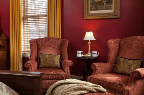Lang House On Main Street Bed & Breakfast