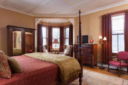Lang House On Main Street Bed & Breakfast