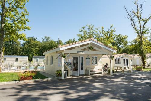 Camping Les Ch�vrefeuilles