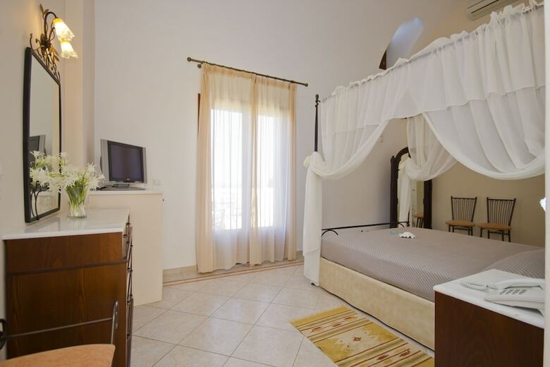 Epavlis Hotel