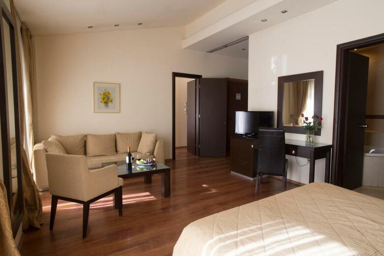 Hotel Davitel Tobacco