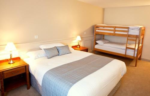 Hostal The Lough And Quay