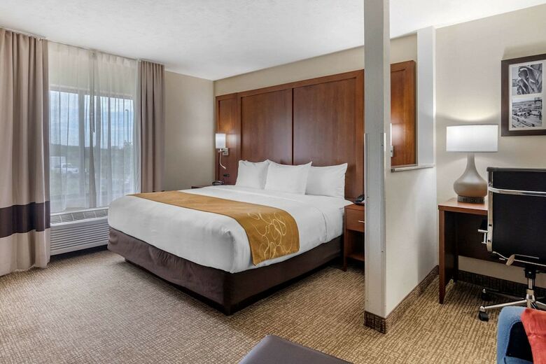 Hotel Comfort Suites Speedway - Kansas City