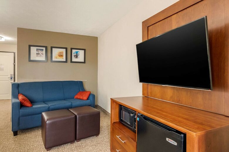 Hotel Comfort Suites Speedway - Kansas City