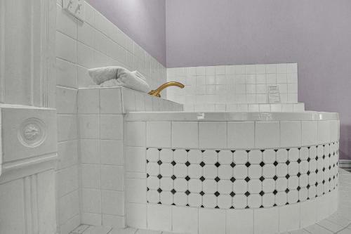 Bed & Breakfast White Rose Inns & Motel