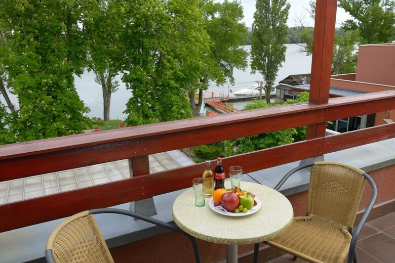 Holiday Beach Budapest Wellness Hotel With Sauna Park