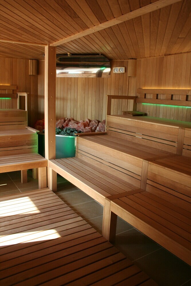 Holiday Beach Budapest Wellness Hotel With Sauna Park