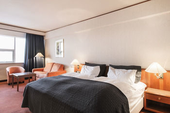 Hotel Park Inn Island