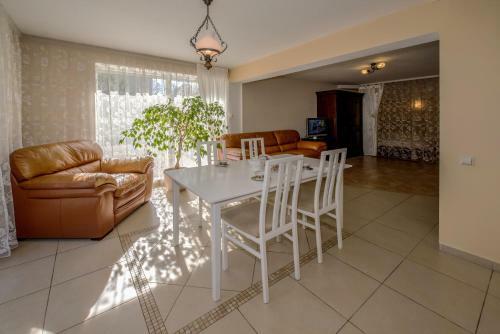 Hostal Baltas Namas