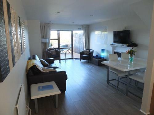 Le Chalet Waiheke Apartments
