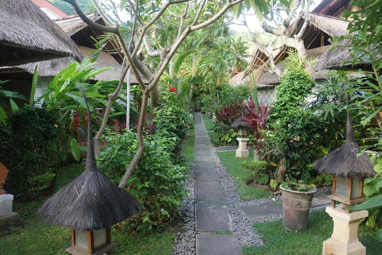 Hostal Puri Pandan Restaurant And Bungalow