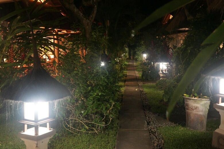 Hostal Puri Pandan Restaurant And Bungalow