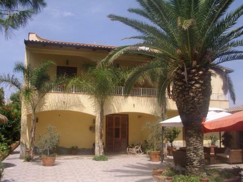 Hostal B&B Valoroso Village