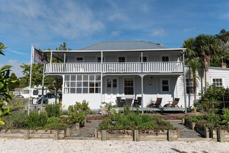 The Old Oak Boutique Hotel