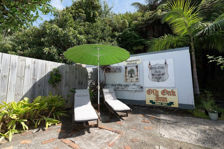 The Old Oak Boutique Hotel
