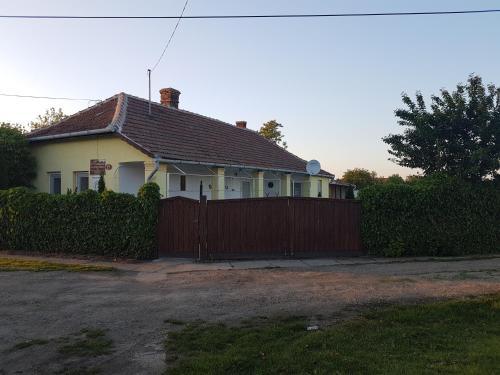 Hostal Vir�gos Vend�gh�z