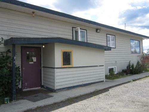 Nisutlin Trading Post Motel