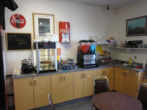 Nisutlin Trading Post Motel