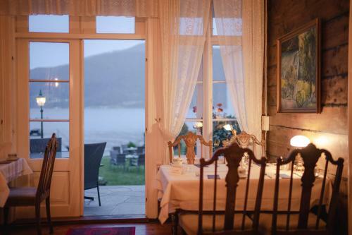 Leikanger Fjord Hotel