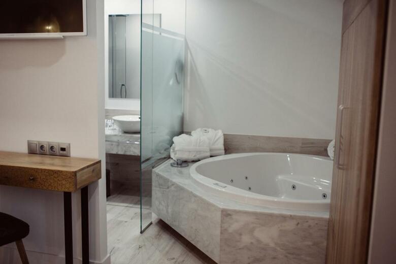 Hotel Cuevas