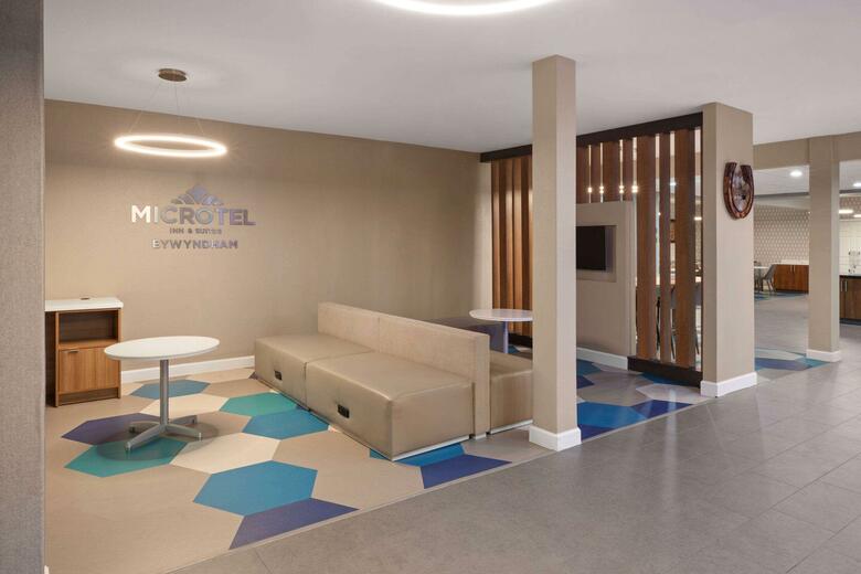 Hotel Microtel Inn & Suites By Wyndham Buda