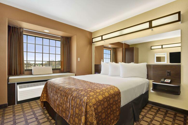 Hotel Microtel Inn & Suites By Wyndham Buda