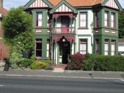Sahara Guesthouse & Motel