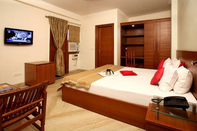 Posada Indira International Inn
