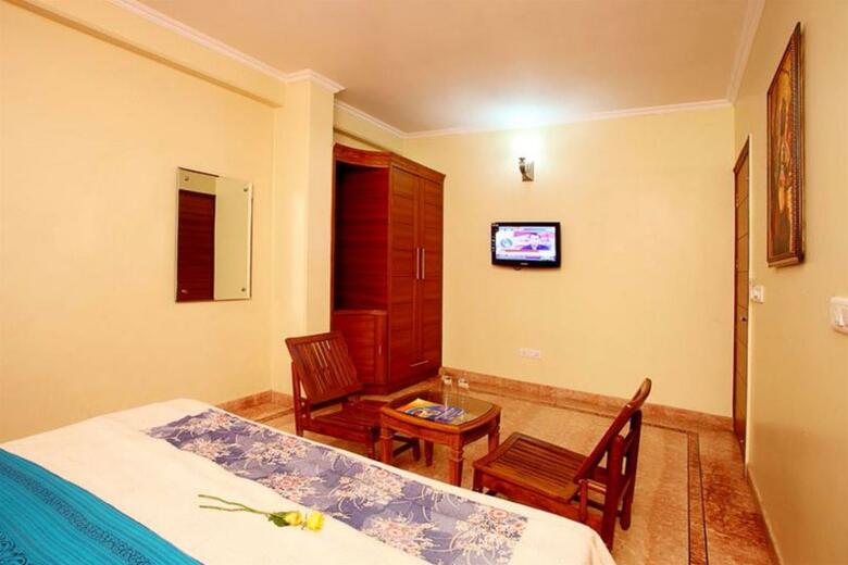 Posada Indira International Inn