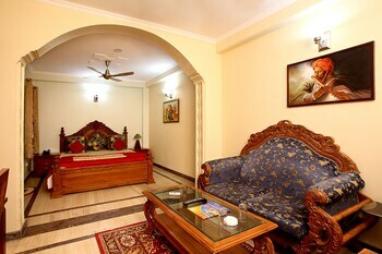 Posada Indira International Inn