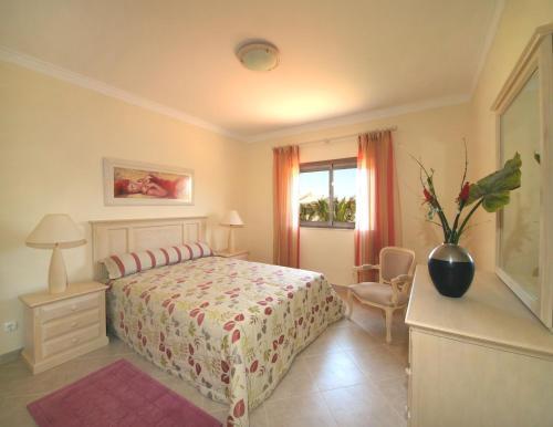 Hostal Oasis Parque Country Club