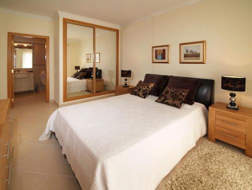 Hostal Oasis Parque Country Club