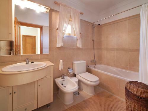 Hostal Oasis Parque Country Club