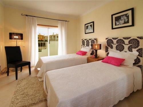 Hostal Oasis Parque Country Club