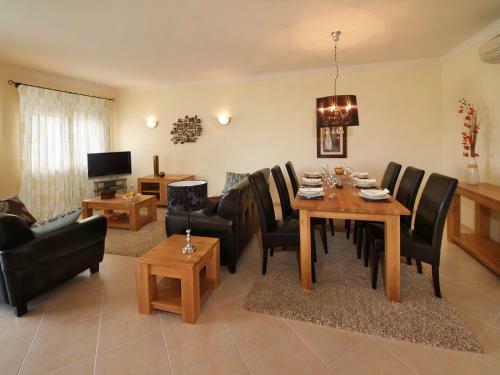 Hostal Oasis Parque Country Club
